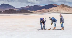 Lee más sobre el artículo Las «Litoneras»: Petroleras se adentran en el mercado del litio argentino