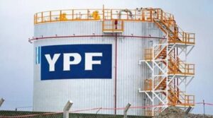 Lee más sobre el artículo YPF Aumenta su Producción de Hidrocarburos y Realiza Inversiones por USD 1.200 Millones en el Segundo Trimestre