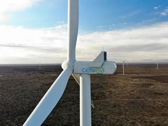 En este momento estás viendo Genneia coloca u$s 400 millones en bonos verdes: una señal de confianza que fortalece toda la cadena renovable Argentina